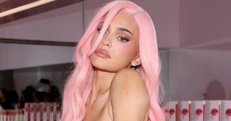 Kylie Jenner éblouit dans des looks incroyablement audacieux pour Puss Puss Magazine