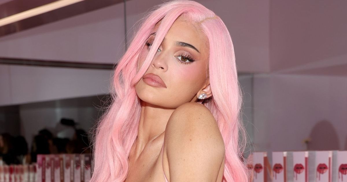 Kylie Jenner éblouit dans des looks incroyablement audacieux pour Puss Puss Magazine