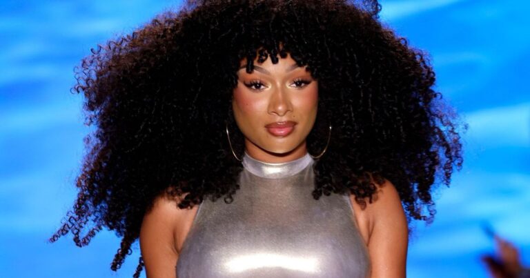 La robe Jean Paul Gaultier de Megan Thee Stallion fait double emploi en tant que bikini