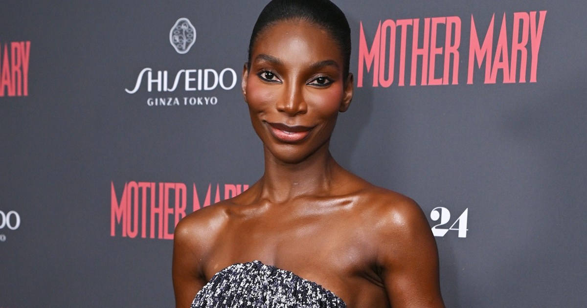 Le haut sans bretelles Loewe de Michaela Coel est toutes les cordes audacieusement assemblées