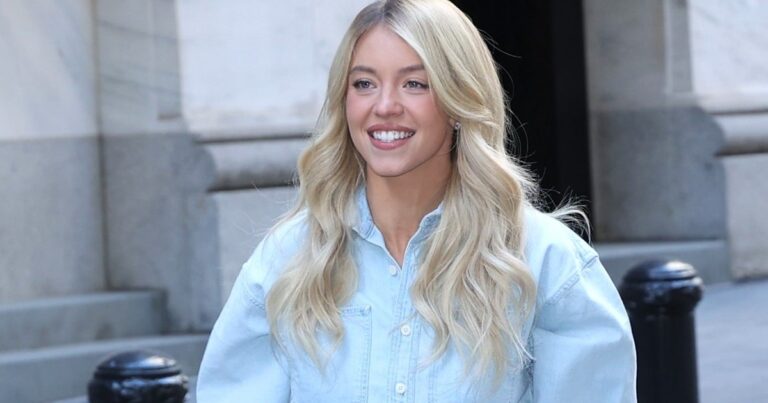 Sydney Sweeney déchire son jean pour confectionner un micro short en jean pour AE