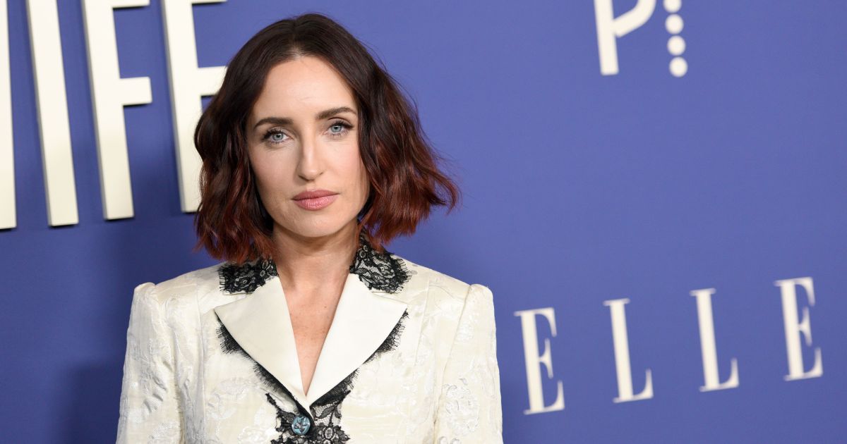 Zoe Lister-Jones traîne la star de Summer House sur la WWHL