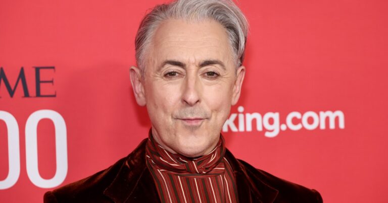 L'animateur des traîtres, Alan Cumming, qualifie l'Amérique de pays « fasciste »
