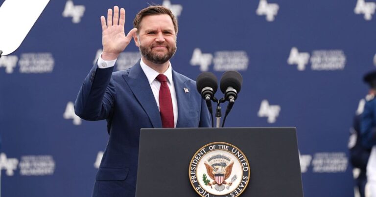 JD Vance a rencontré des « huées » sauvages après avoir affirmé qu'il ne pouvait pas être hué