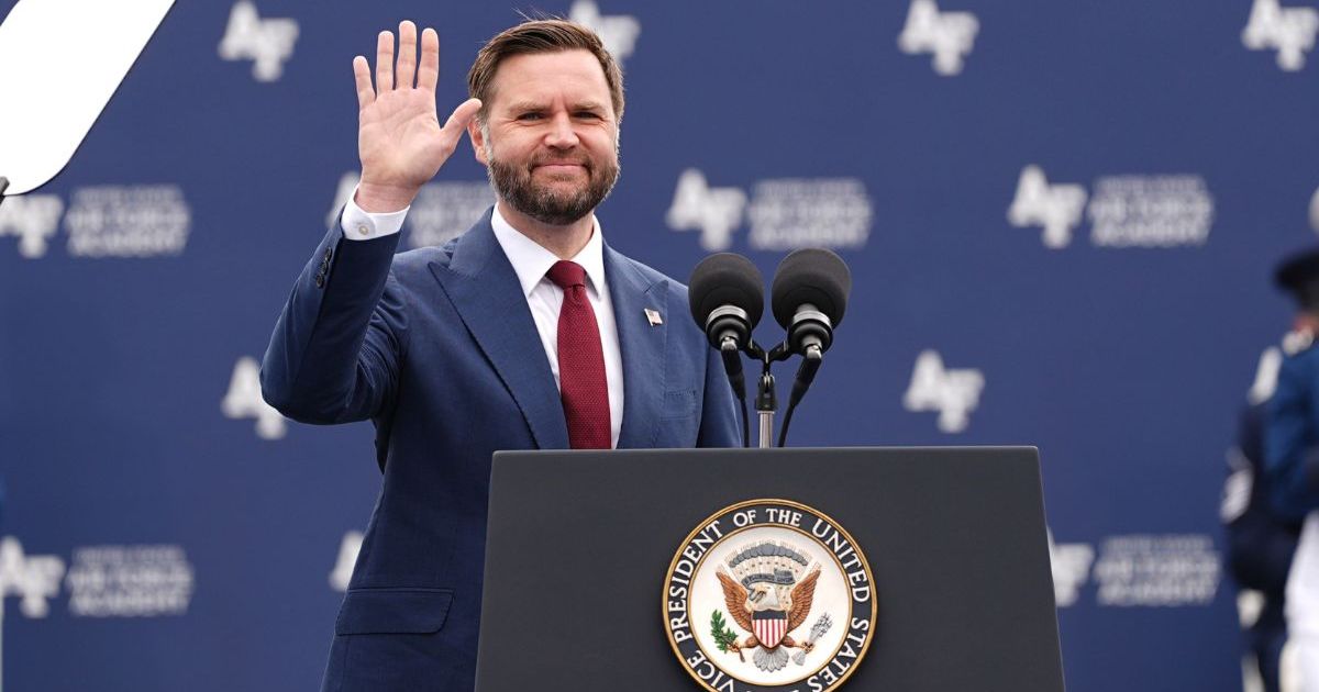 JD Vance a rencontré des « huées » sauvages après avoir affirmé qu'il ne pouvait pas être hué