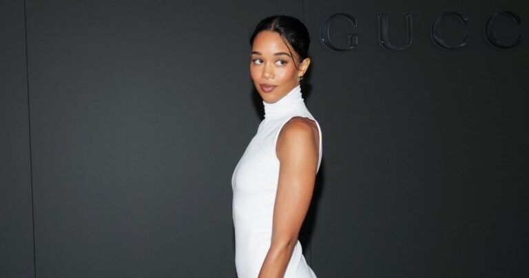 L'ourlet de la robe de Laura Harrier fait sensation