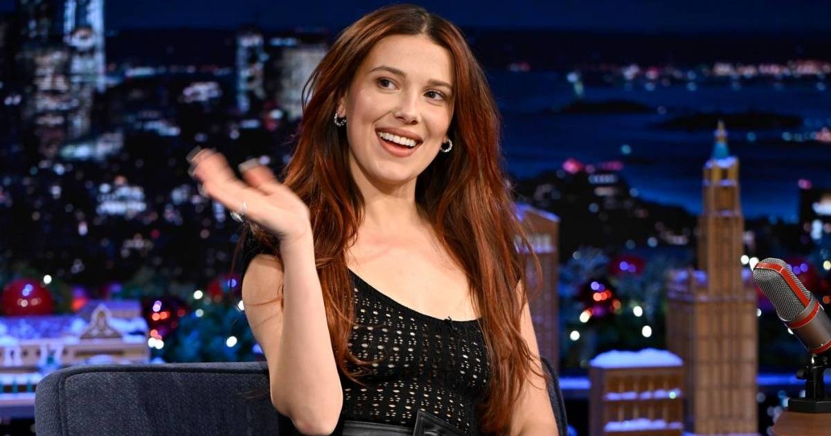 La mini-robe plongeante de Millie Bobby Brown a une surprise en dessous