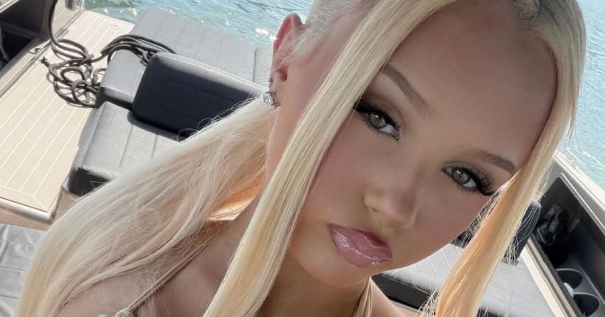 Le bikini audacieux rempli de trous d'Alabama Barker laisse les fans faire une double prise