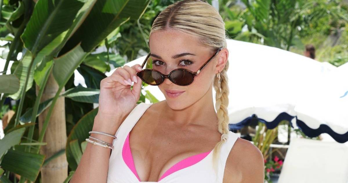 Le bikini rayé de Livvy Dunne tient à peine le maillot de bain Si