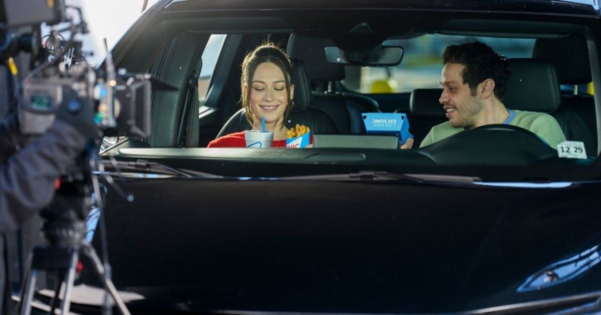 Un expert juridique analyse le dilemme parental de Pete Davidson et Elsie Hewitt