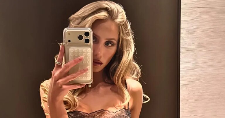 La micro-robe transparente en dentelle d'Alix Earle ressemble à de la lingerie droite