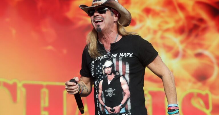 Bret Michaels se retire d'un concert « source de division » soutenu par Trump