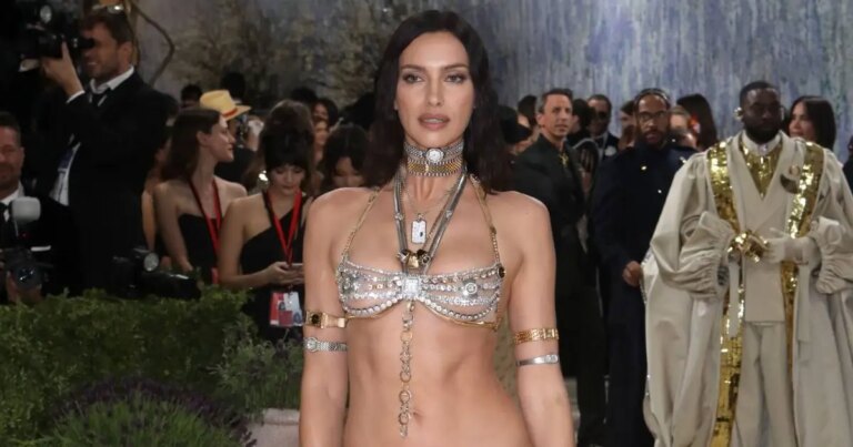 Irina Shayk réchauffe vraiment une escapade en Espagne dans un bikini à cordes étriqué