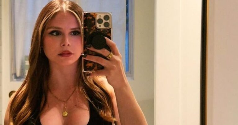 Le look écarlate qui épouse les courbes d'Erin Moriarty vous fera tomber la mâchoire