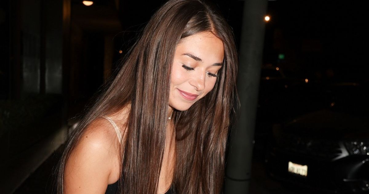 Les débuts de Sophie Rain d'OnlyFans à la Miami Swim Week suscitent des réactions négatives sur la piste