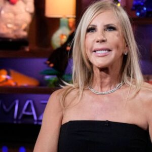 Vicki Gunvalson du RHOC s'est vu offrir un pari de 100 000 $ par le Dr Terry Dubrow