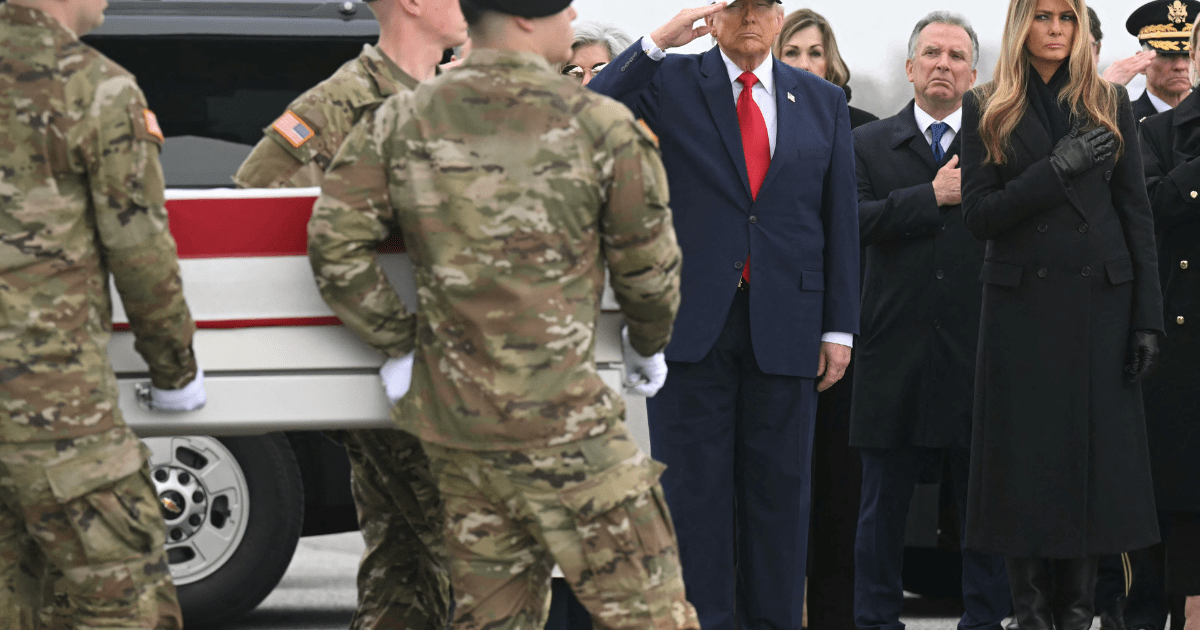 Donald Trump se tient aux côtés des familles des militaires face aux tensions iraniennes