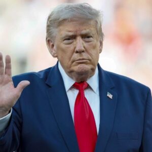 La nouvelle entreprise commerciale de Donald Trump suscite une question de « délit d'initié » de la part d'une présentatrice de CNN