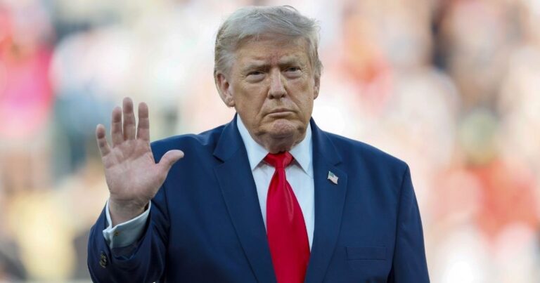 La nouvelle entreprise commerciale de Donald Trump suscite une question de « délit d'initié » de la part d'une présentatrice de CNN