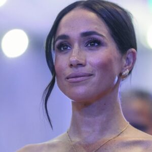 La photo du maillot de bain de Meghan Markle se retourne contre lui après que les fans affirment qui elle cosplaye