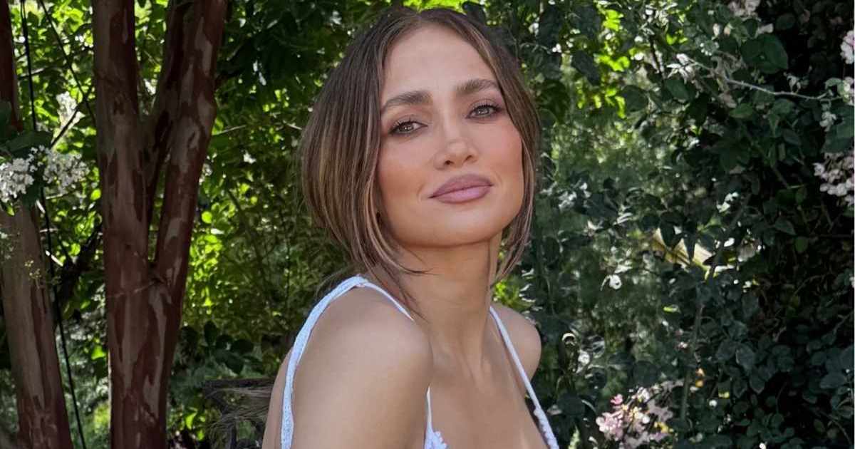 La robe éblouie Zuhair Murad de Jennifer Lopez est complètement transparente