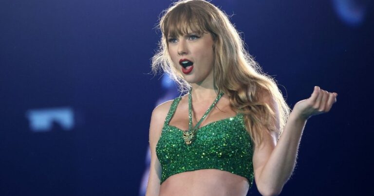 La vidéo de mariage de Taylor Swift incite les fans à qualifier Adam Sandler de « chanteur de mariage »