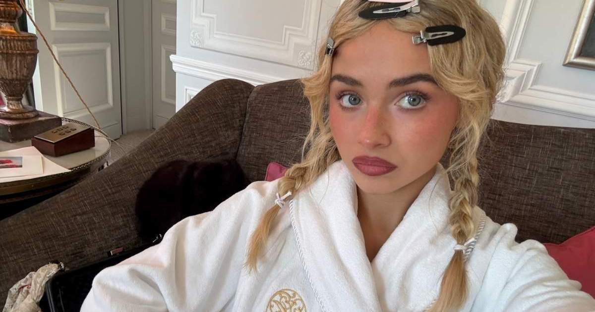 Le look dentelle plongeant de Sabrina Carpenter prend une tournure que vous n'aviez pas vue venir