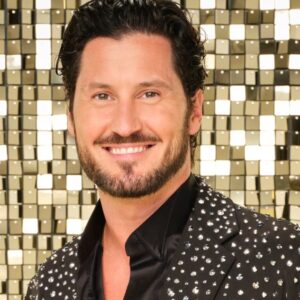 Val Chmerkovskiy remet en question l'attitude d'AJ Pritchard