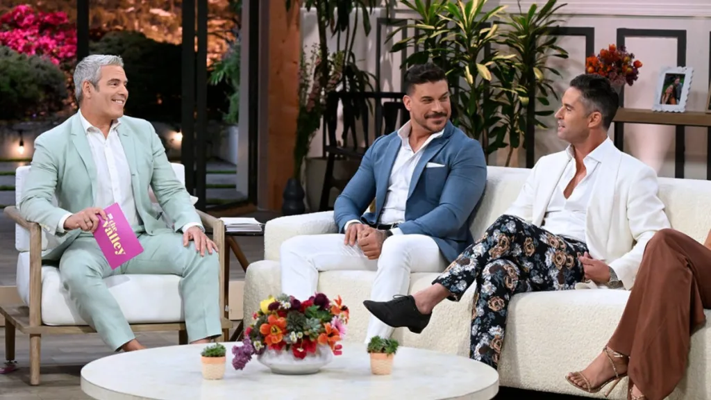 Jax Taylor avec Andy Cohen et Jesse Lally à la réunion de The Valley