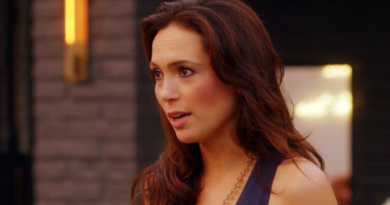 Davina Potratz dénonce la vente du personnage hors caméra à deux faces de sa co-star de Sunset
