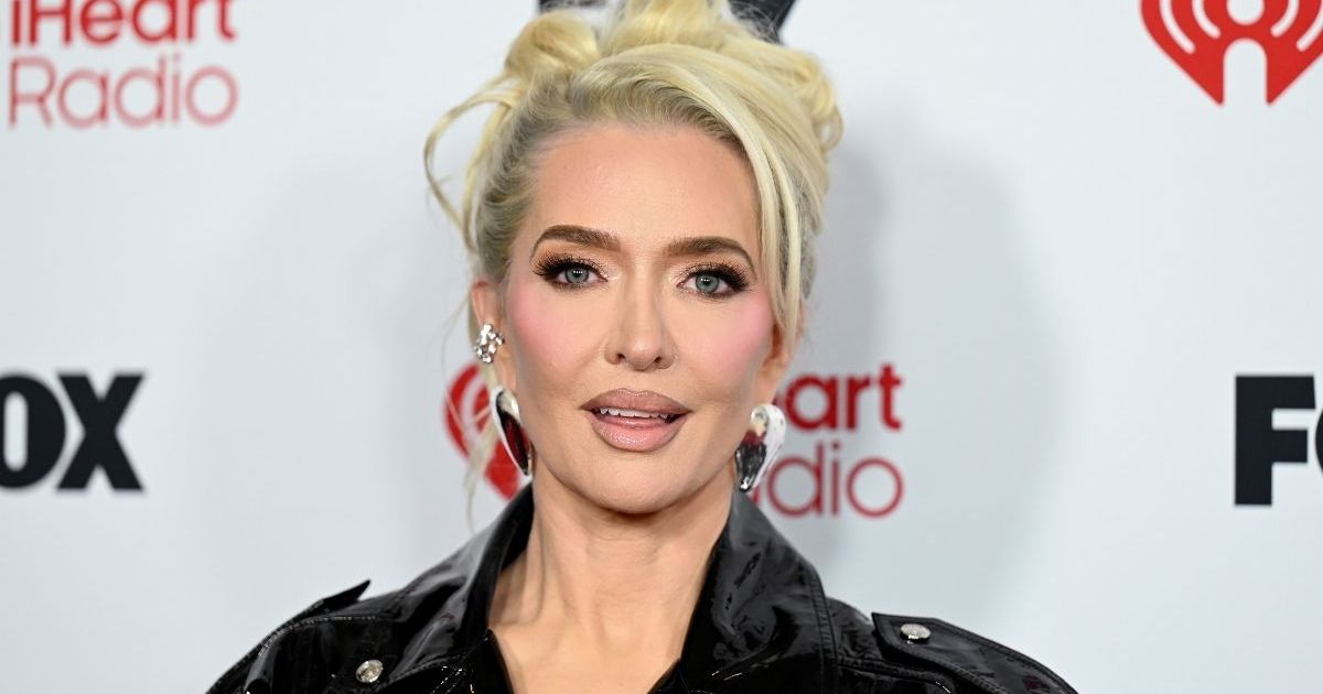 Erika Jayne de RHOBH frappée par un ultimatum majeur lors du divorce de Tom Girardi après 6 ans