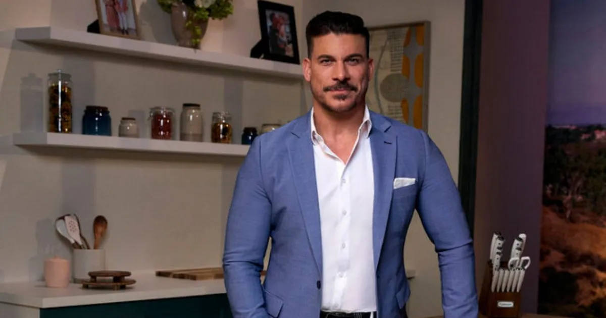 Jax Taylor confirme qu'il est "pris" après les rumeurs d'amour avec Lori Krebs