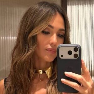 Jessica Alba est émue par le fait que sa fille adolescente grandisse « trop vite »