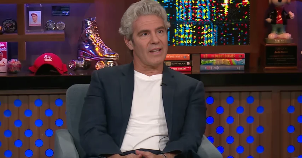 La nouvelle coiffure d'Andy Cohen incite les fans à voir un père fondateur