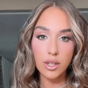Andy Cohen intervient alors qu'Ariana Biermann frappe « Spiral »