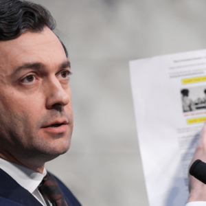 Donald Trump offre à Jon Ossoff une victoire rare après leur guerre des mots