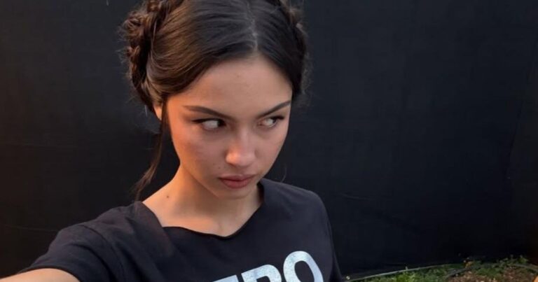 La robe Dennis Lustico d'Olivia Rodrigo est complètement transparente pour Vogue Philippines