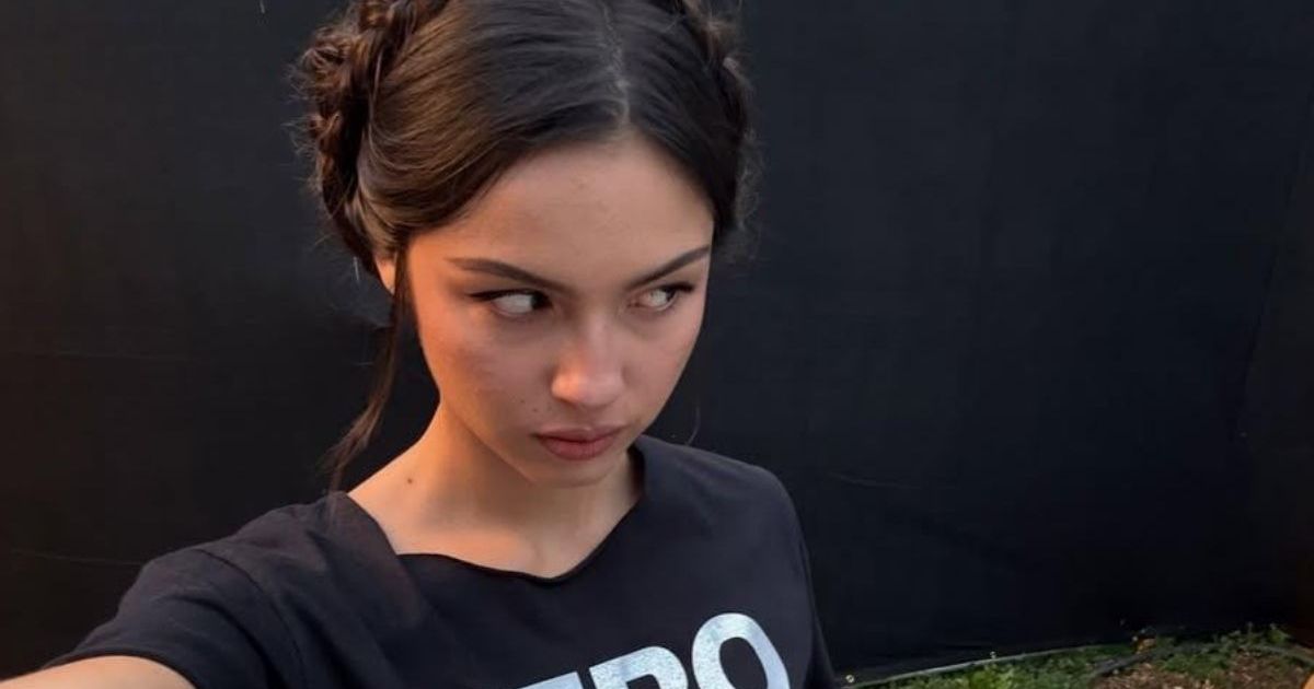 La robe Dennis Lustico d'Olivia Rodrigo est complètement transparente pour Vogue Philippines