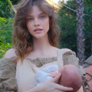 Barbara Palvin célèbre son 1er anniversaire en tant que maman avec des photos de bébé de rêve
