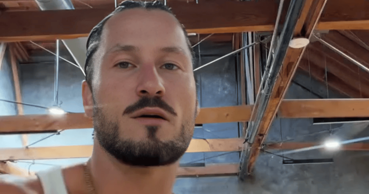 La carte de mari protecteur de Val Chmerkovskiy après que la blague se soit retournée contre lui