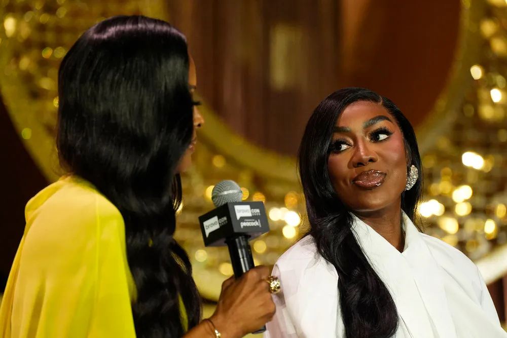 Wendy Osefo sur scène à BravoCon avec Stacey Rusch