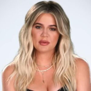 Khloé Kardashian repousse alors que la famille fait face à une réaction de l'IA
