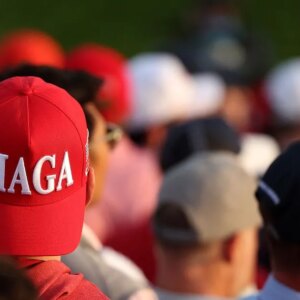 La décision judiciaire d'un influenceur MAGA contre son ex intervient quelques jours après son arrestation pour violence domestique