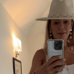 Les aveux de Ramona Singer étourdissent Sonja Morgan à la réunion « Golden Life »