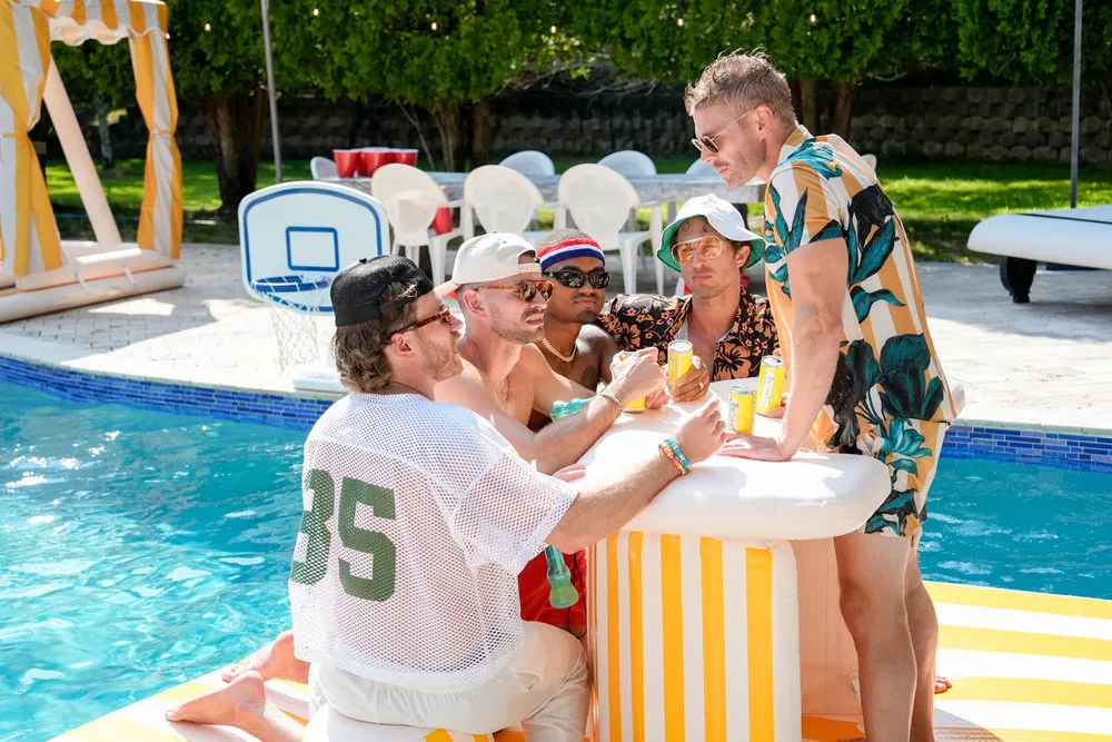 West Wilson avec le casting de la saison 11 de Summer House